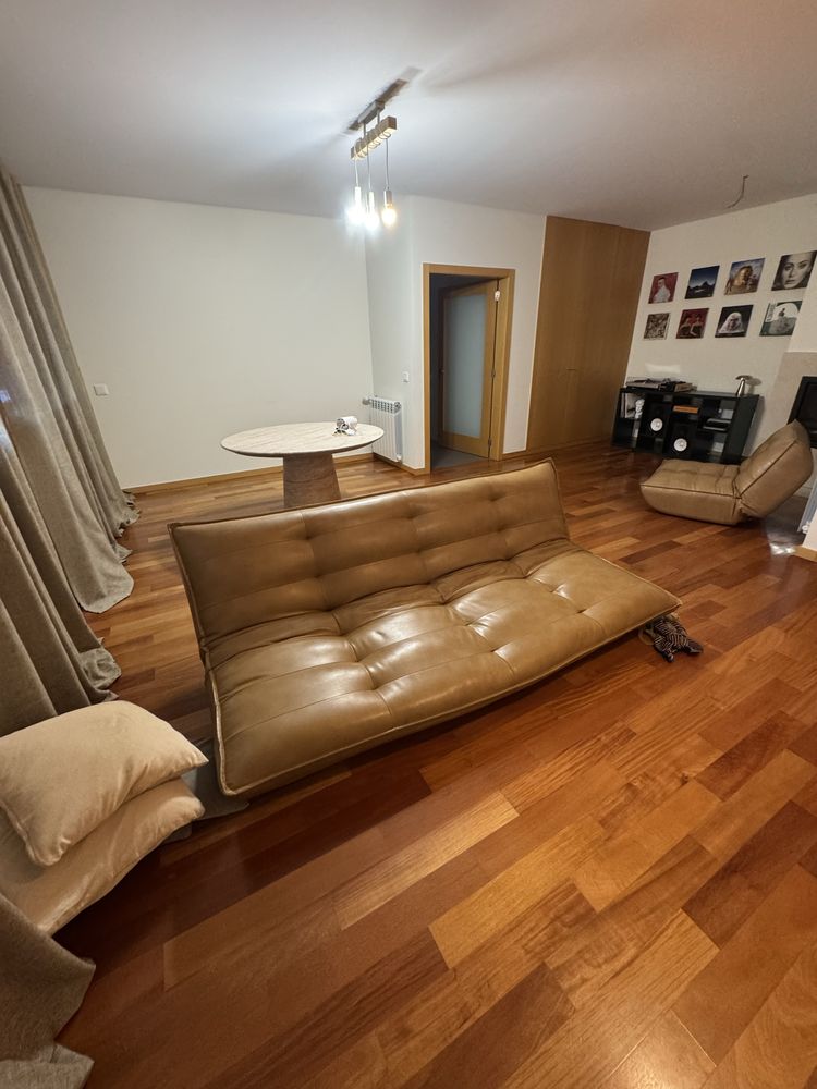 Sofa-cama de 3 lugares em couro sintético