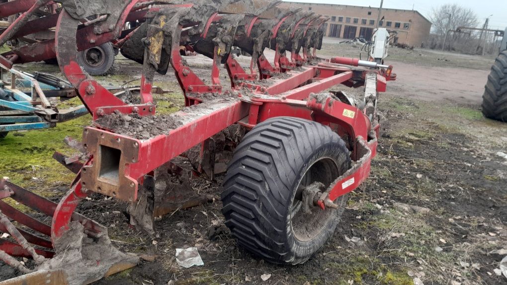 Продається плуг Pottinger 8 корпусний.