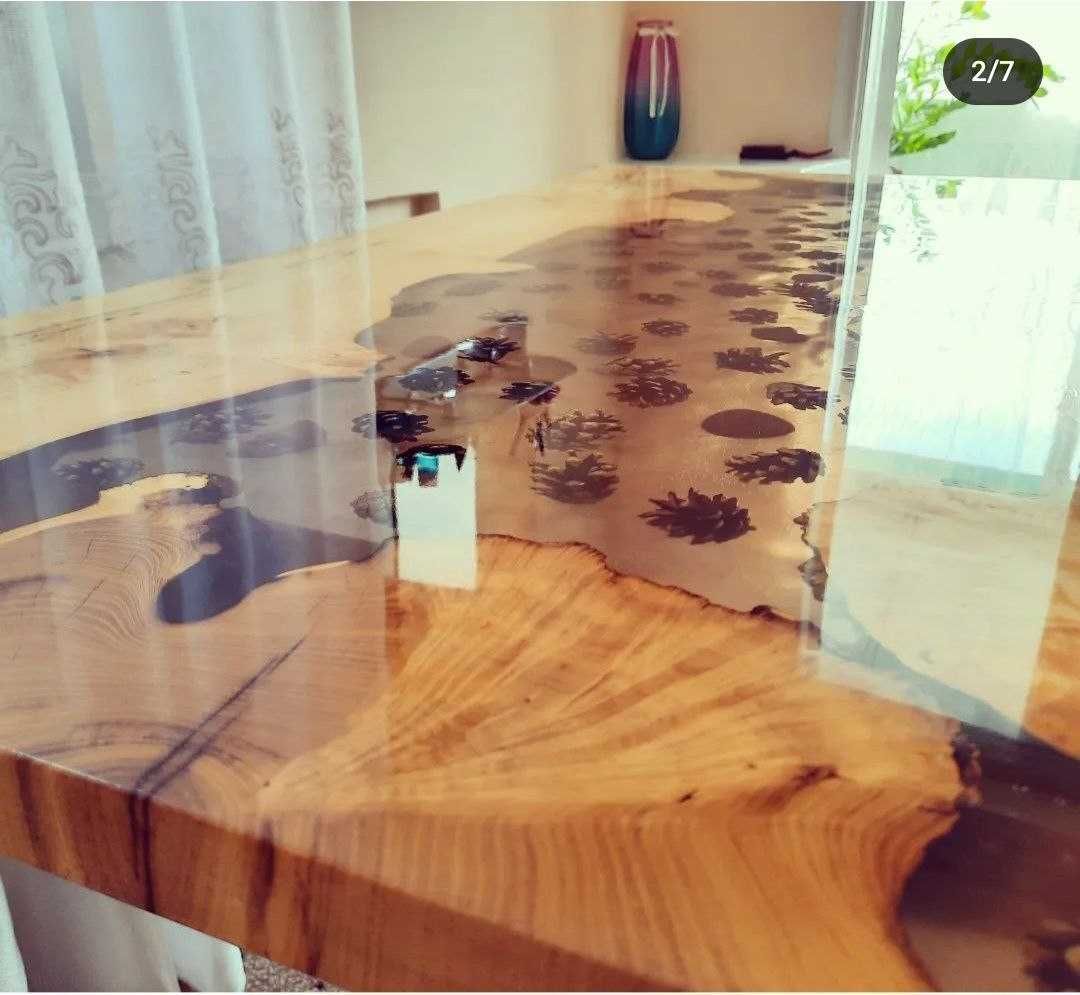 oryginalny stolik w stylu loft z litego drewna dębowego i żywicy