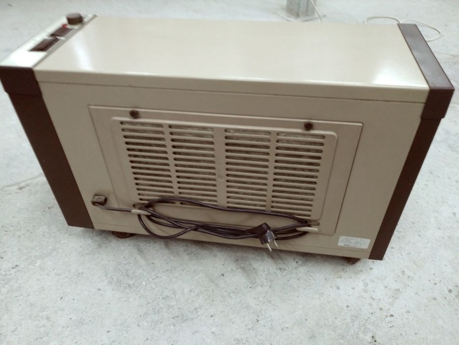 Duży grzejnik elektryczny. Termostat. Zanker Forbach