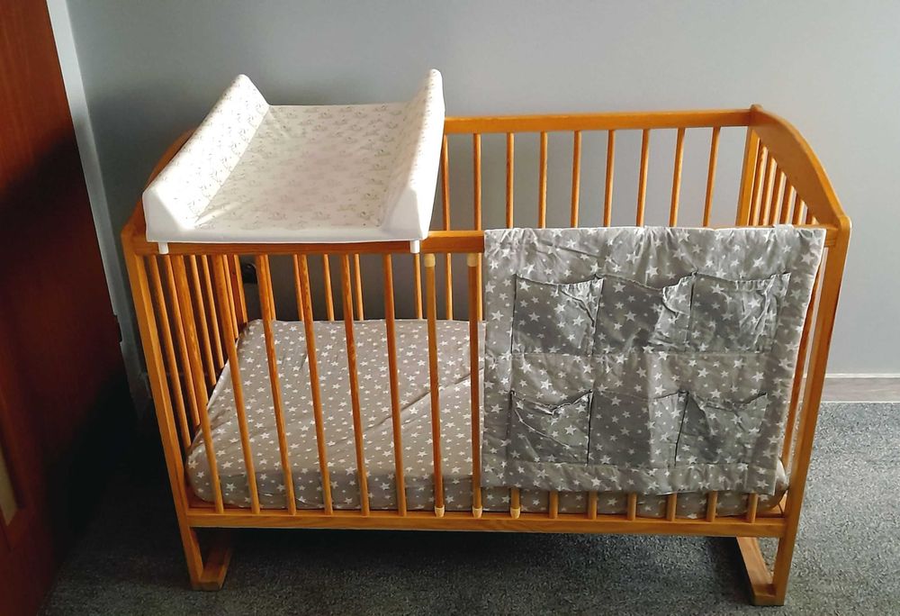 Łóżeczko dziecięce drewniane