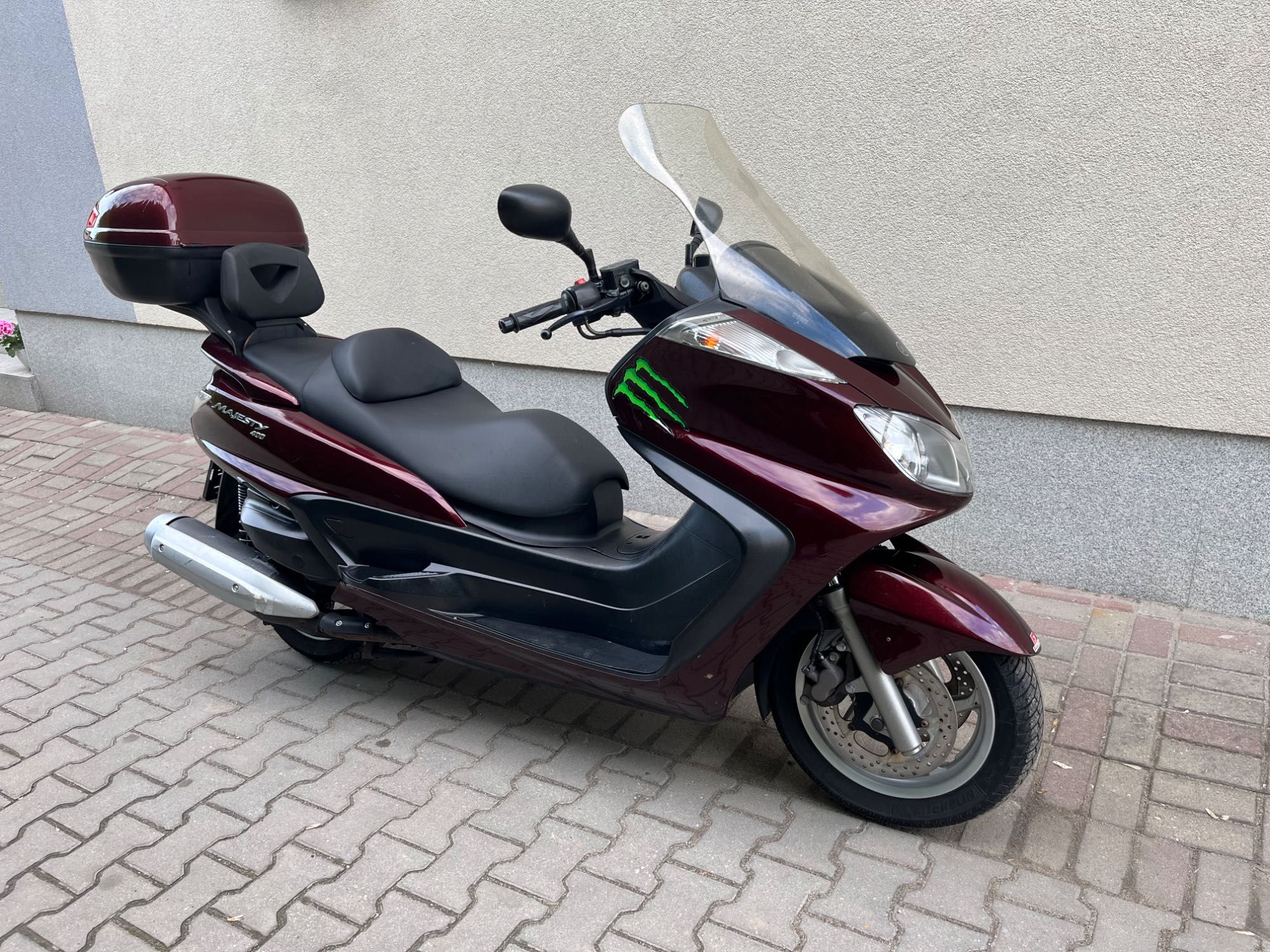 Yamaha mayesty 400.