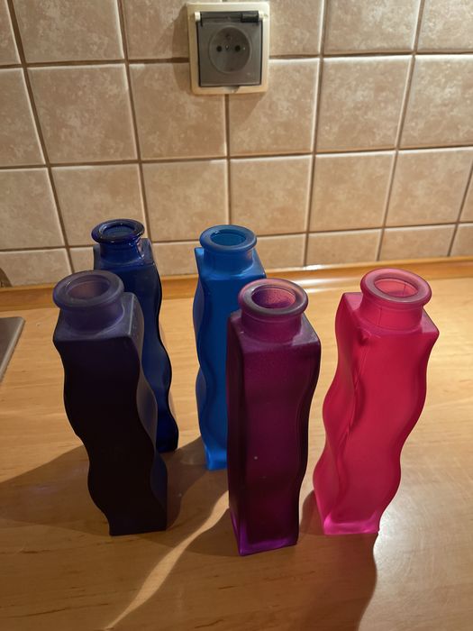 Kolorowe wazoniki IKEA