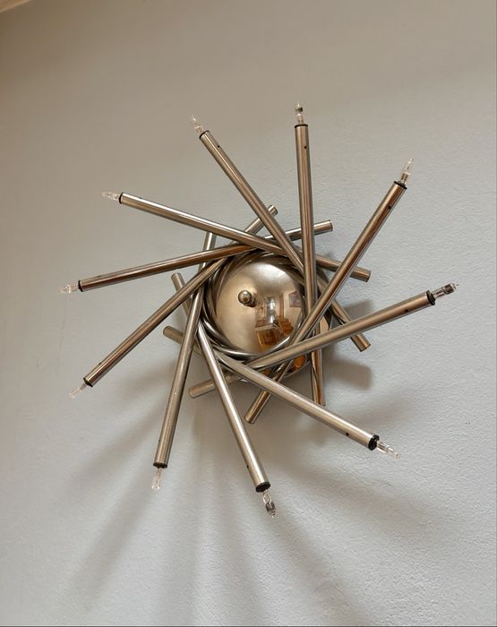 Kinkiet lampa ścienna srebrna modernistyczna
