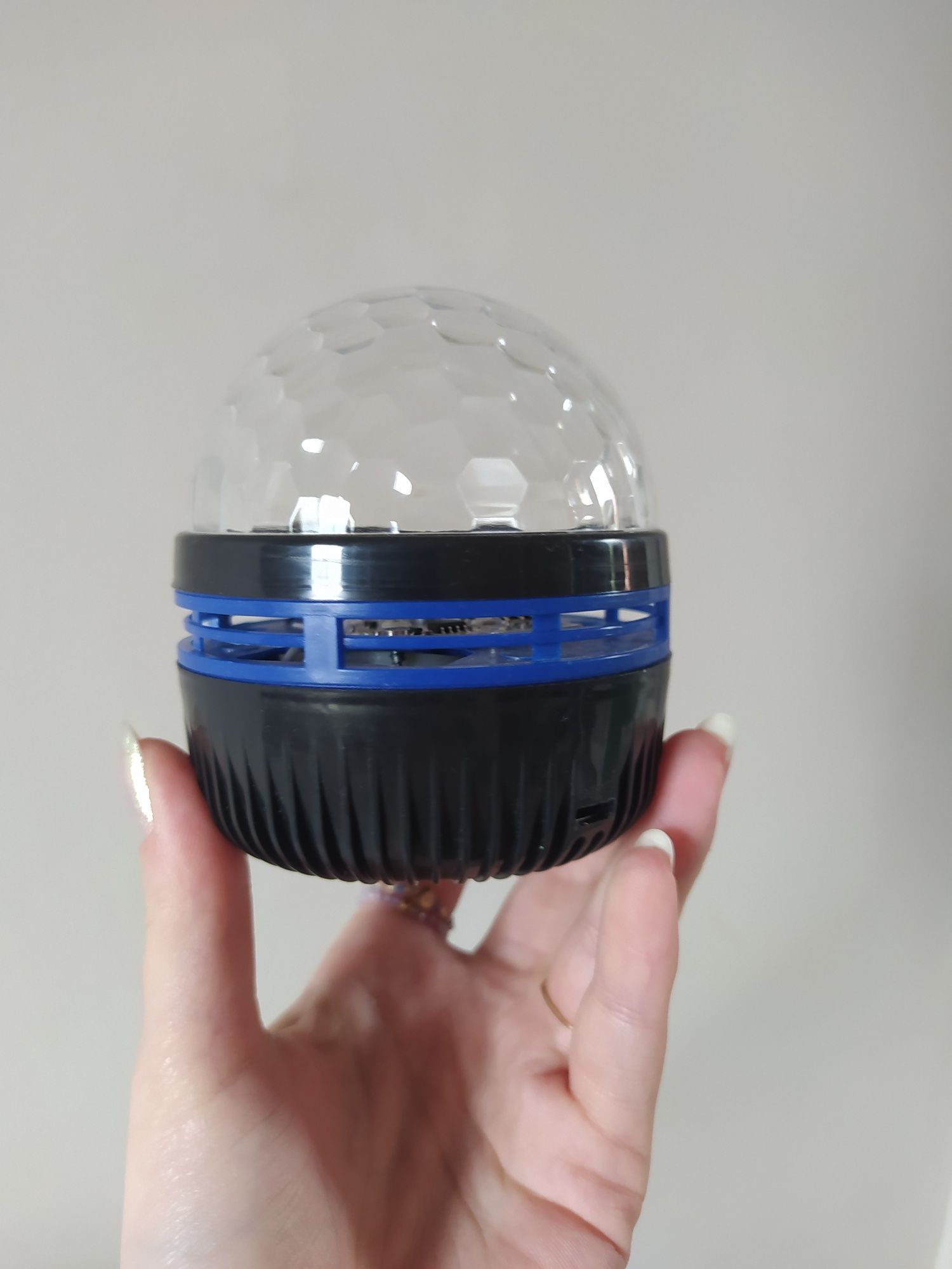 Mały projektor lampka kula dyskotekowa wielokolorowy usb