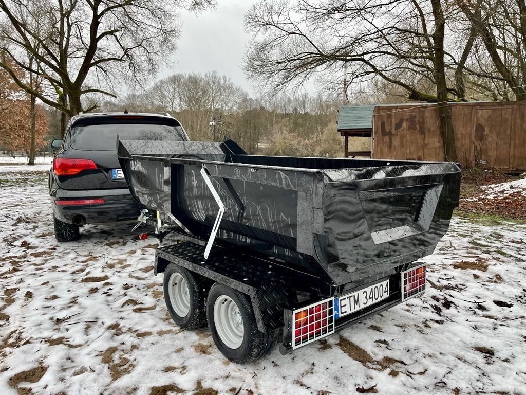 Przyczepka budowlana  z hydraulicznym wywrotem skorupowa