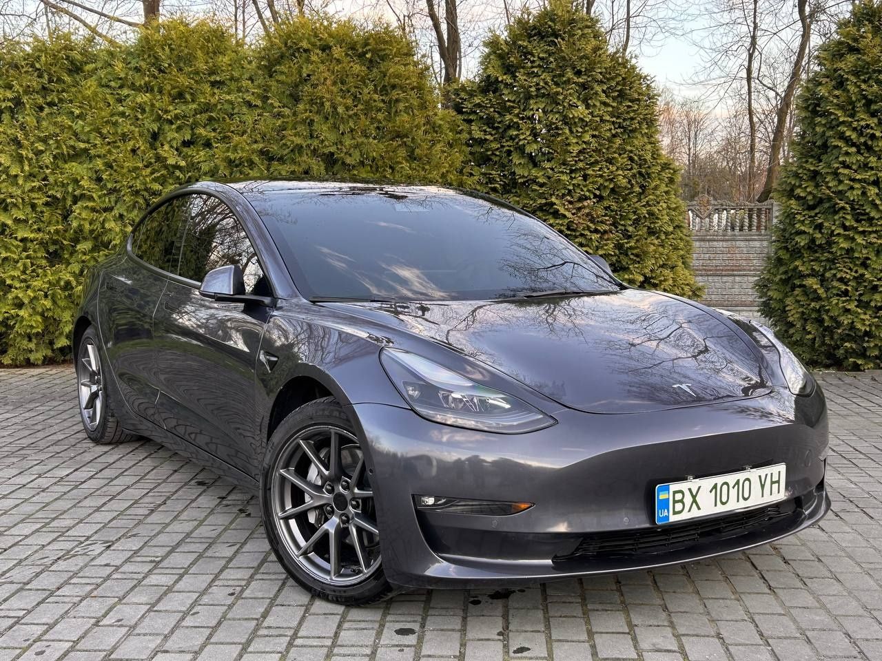 Tesla model 3 2021 рік