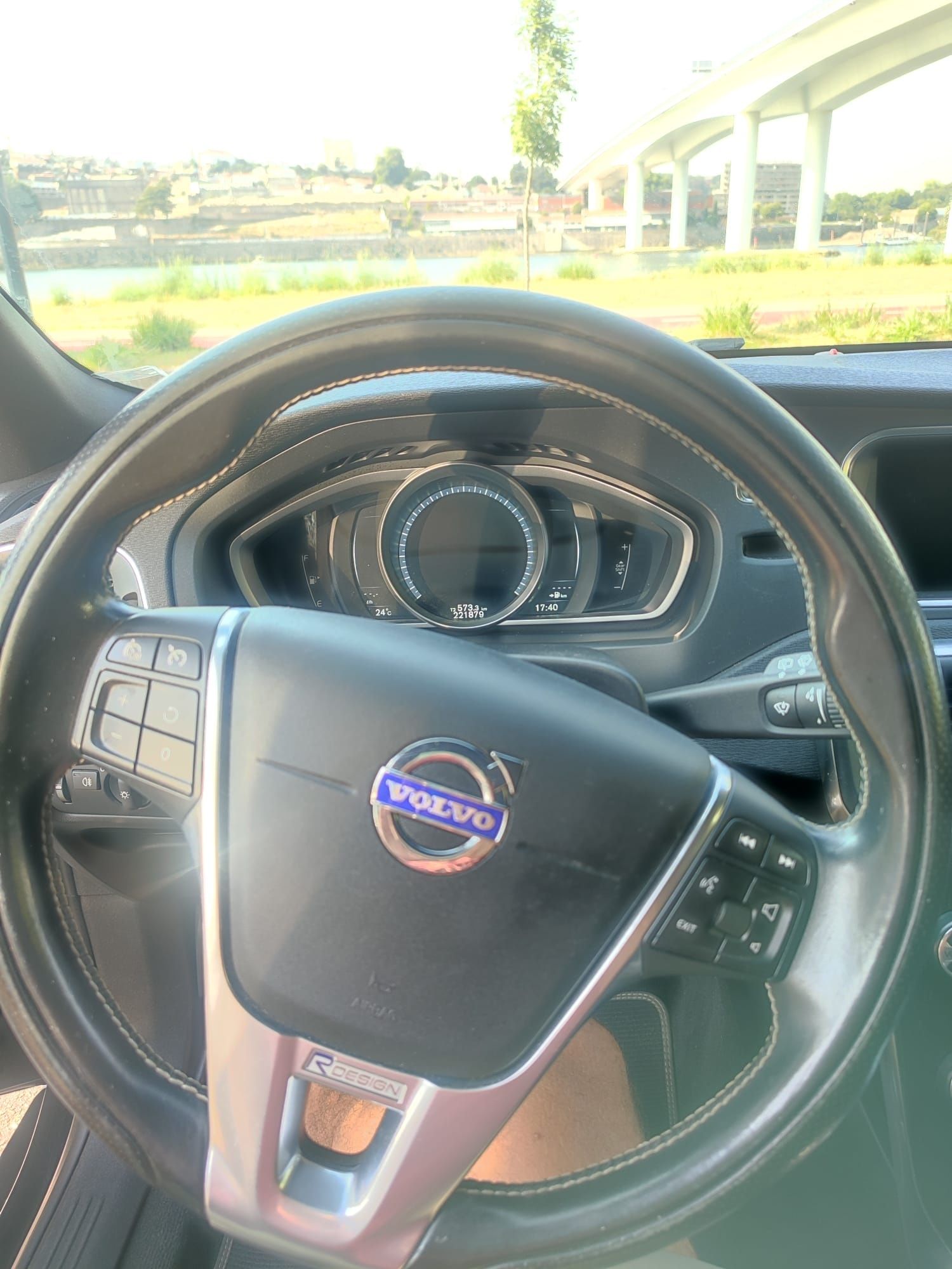 Volvo V40 D2 R Design 2.0 120cv (222000km)
