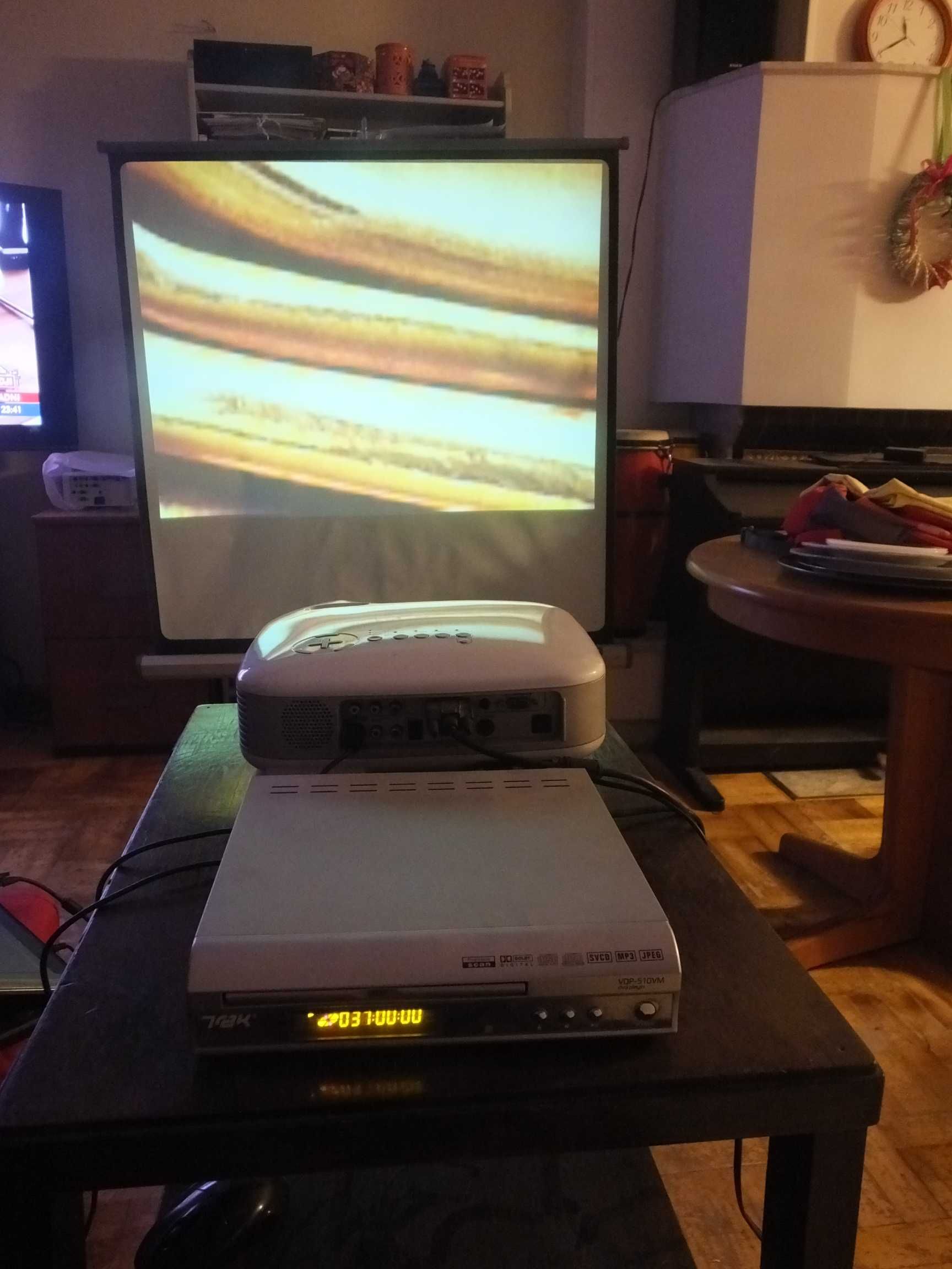 Projektor NEC + DVD