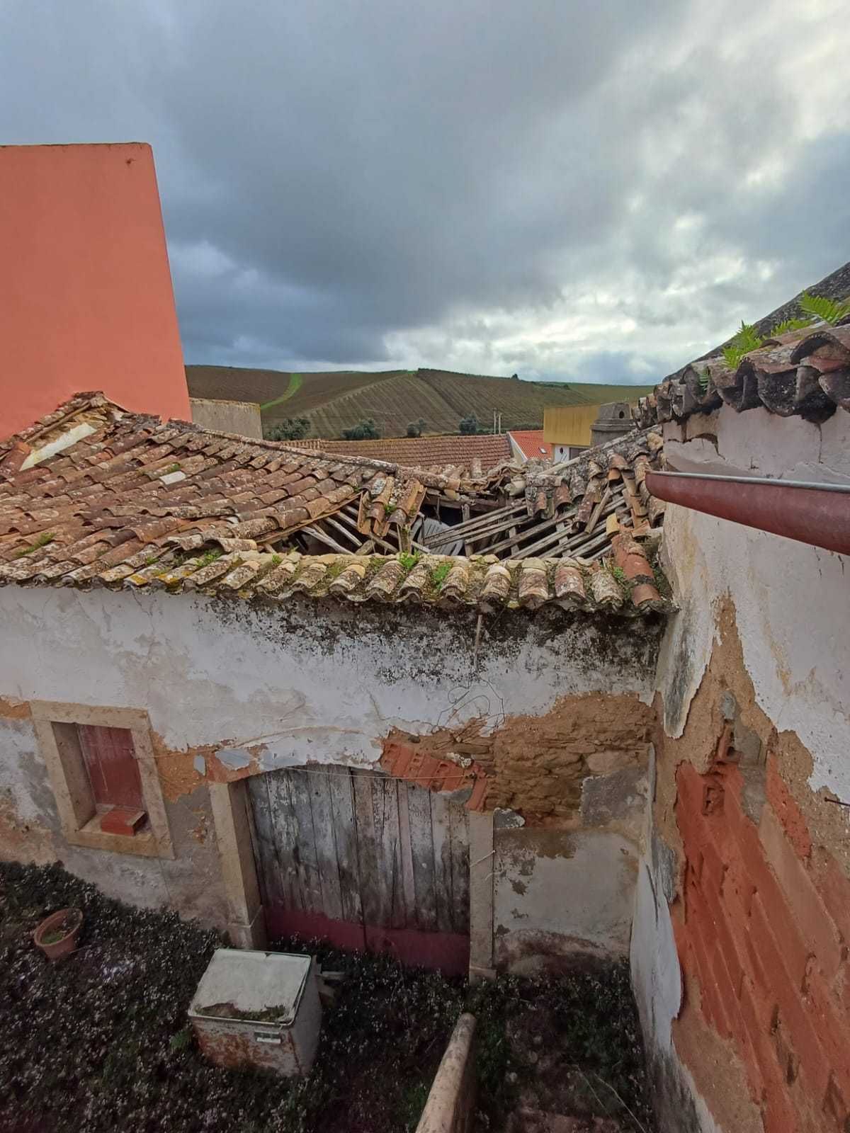 Casa para remodelação no Carvalhal  Torres Vedras