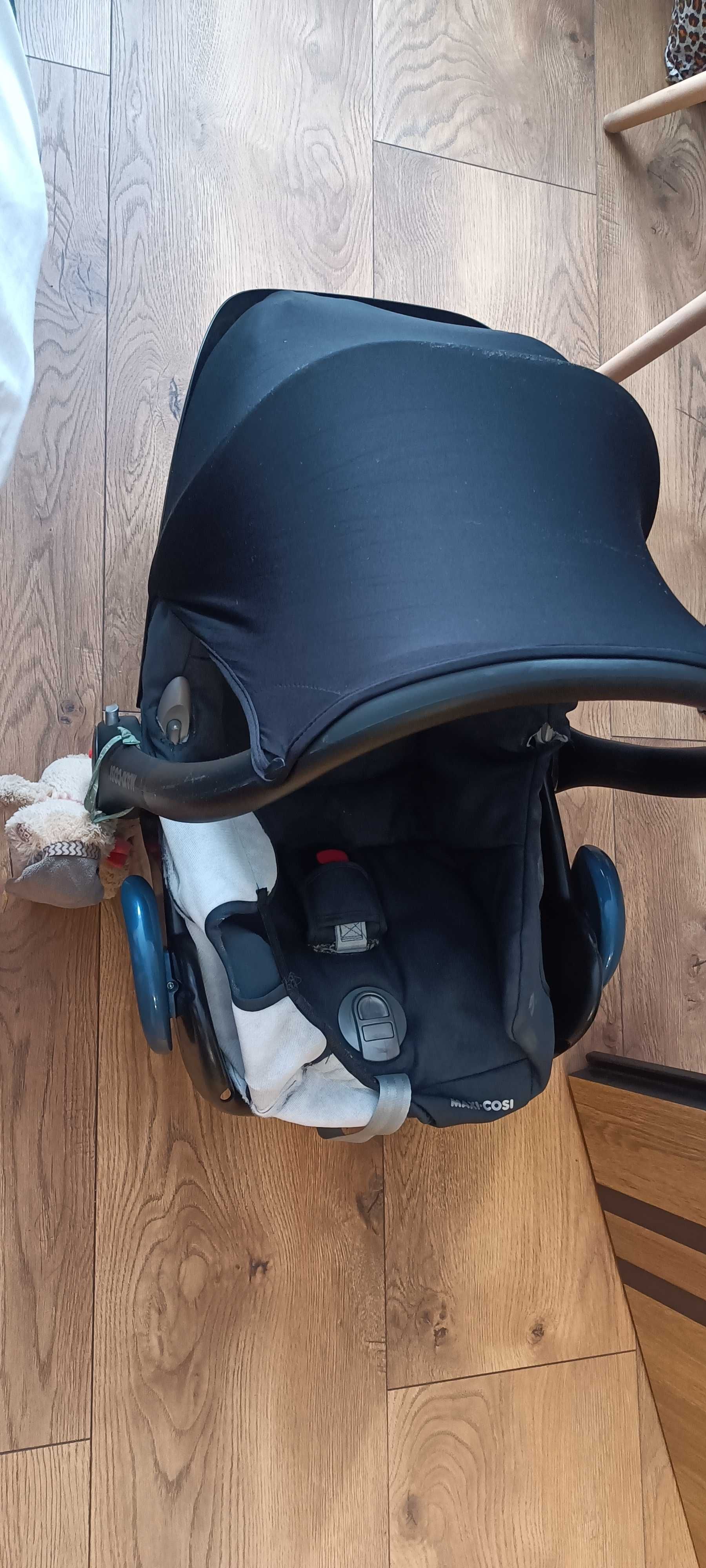 Maxi Cosi Cabriofix z bazą Familyfix