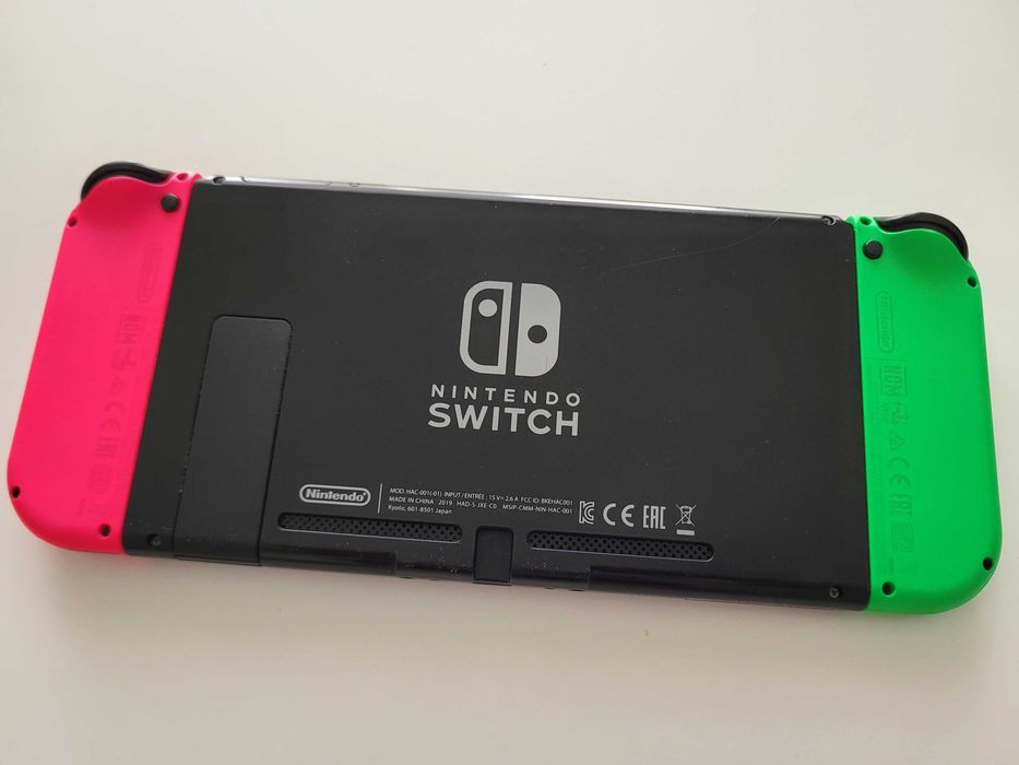 Nintendo Switch - c/ 4 comandos, 2 volantes e 4 jogos