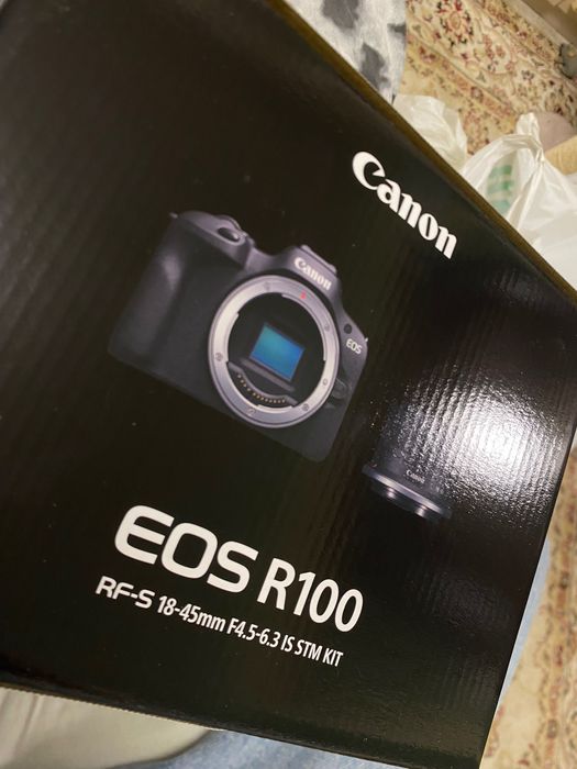 Canon EOS R100 (RF - S 18-45mm F4.5-6.3 IS STM KIT)