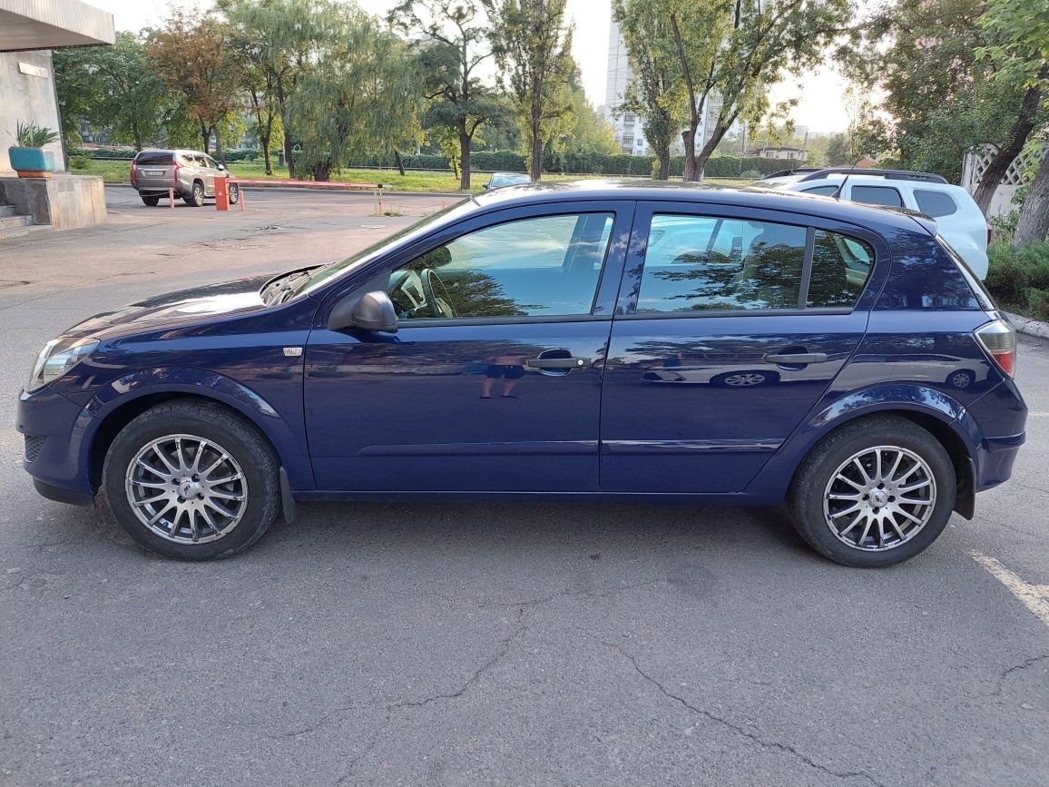 Opel Astrs H 2007 год 5500$