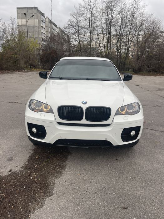 Авто БМВ-х6.