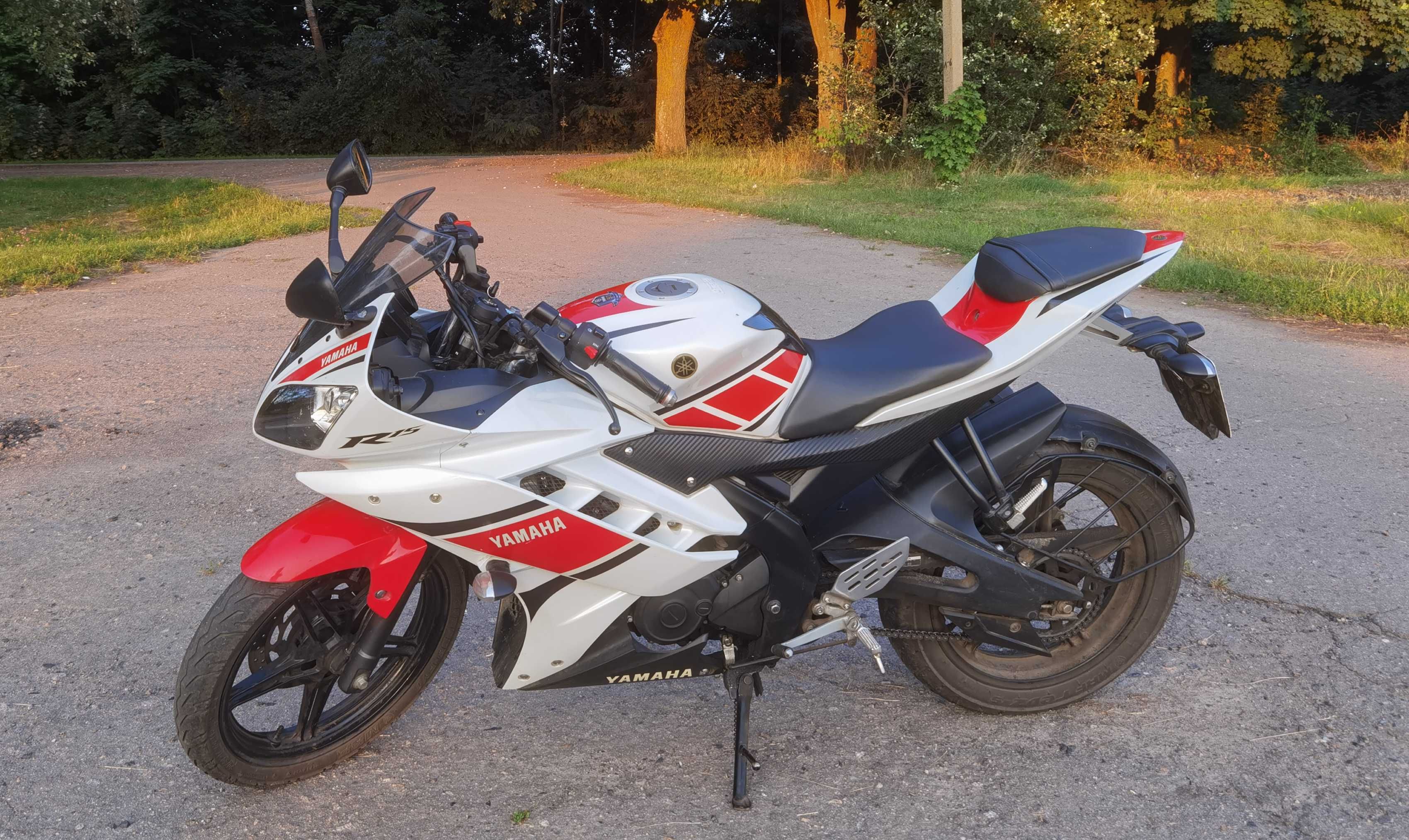 Yamaha YZF R-15 v2 2013