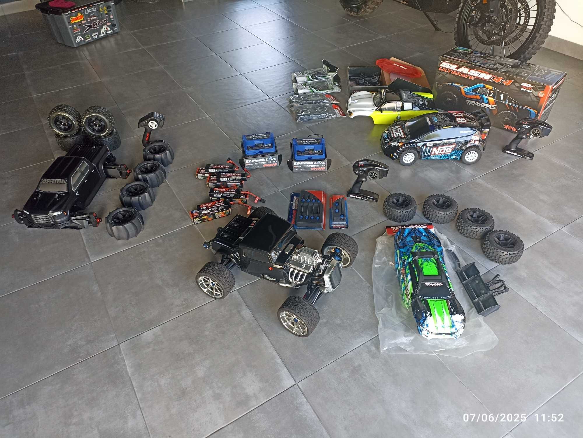 traxxas e arrma de exposicao
