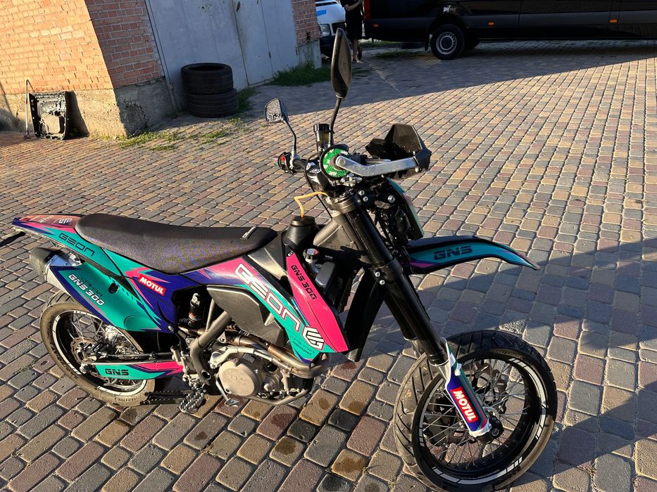 Geon Dakar GNS 300r