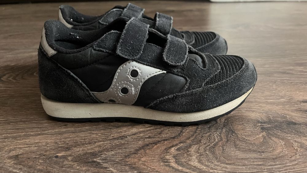 Кросівки дитячі.