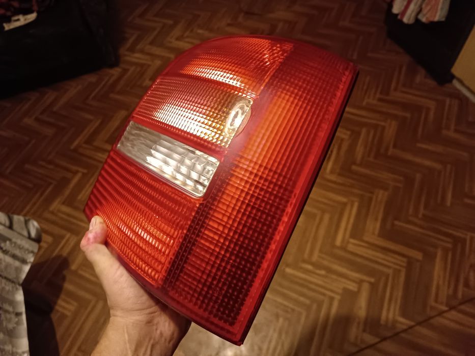Audi a4 b5 lampa prawa tył tylnia kombi