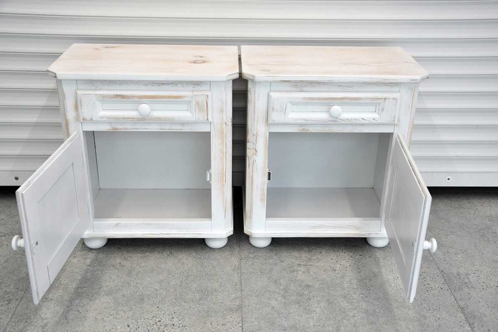 szafki nocne z drewna sosnowego - jak nowe