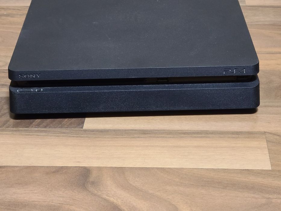 Продам игровую приставку Sony Playstation 4 slim 1tb