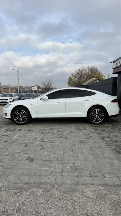 Європейська Tesla Model Тесла Модель S 2014р. 85 кВт 7 місць Запас 440