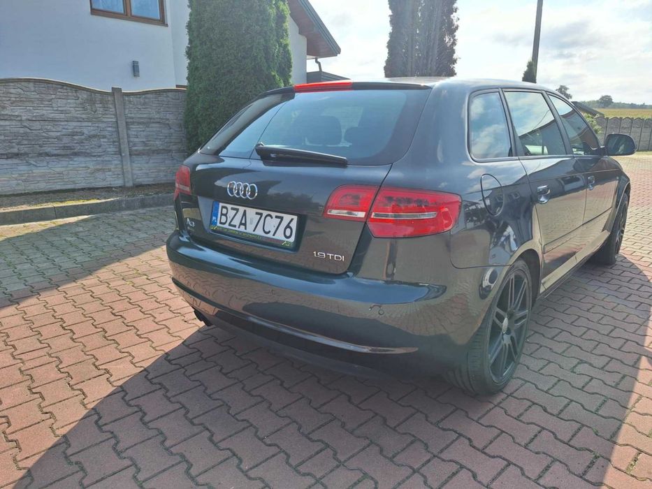 Audi A3 8P * 1.9 Tdi * SportBack * S-line * PoLift * Automat *