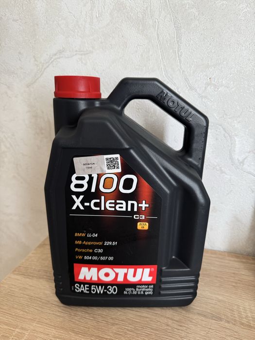 Моторна олива Motul