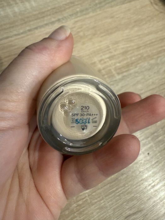 Тональний від Nars та Shiseido