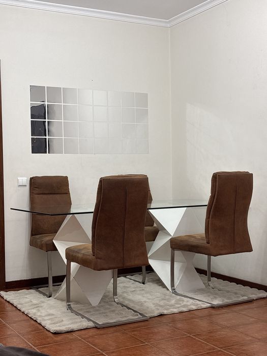 Conjunto mesa jantar com 4 cadeiras