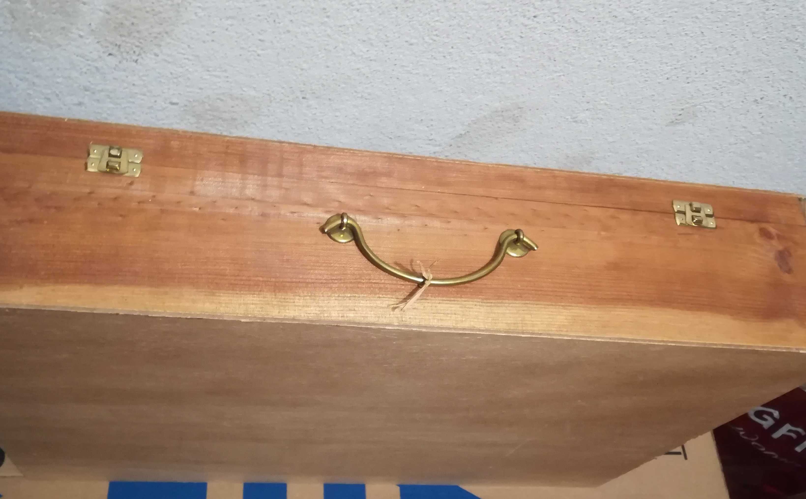 Cesto, arca, mala, caixa, cesta em vime (verga) e madeira