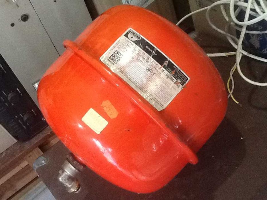 БАЧКИ  расширительные