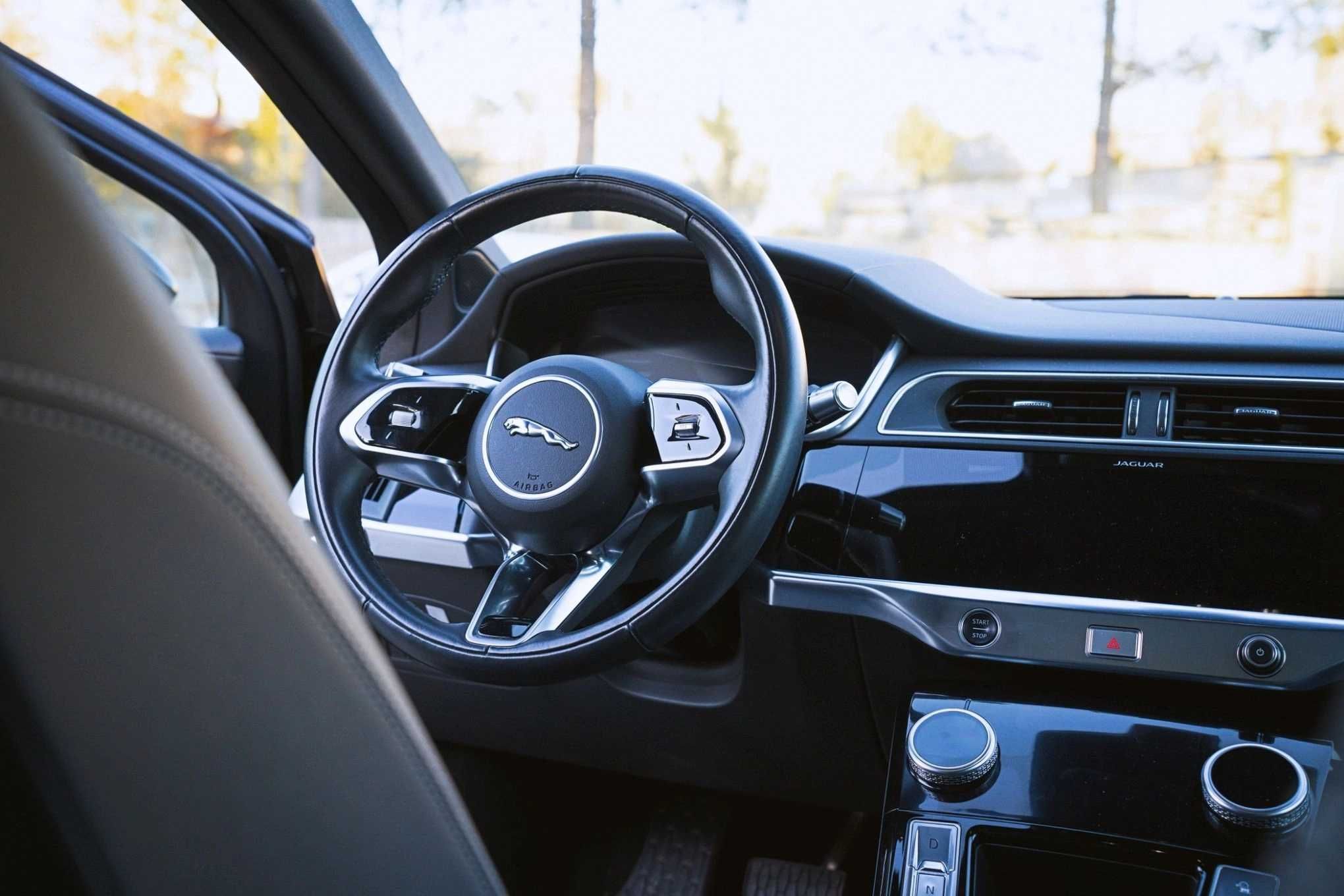 Jaguar I-Pace EV400 SE AWD - Viatura com fatura IVA incluído
