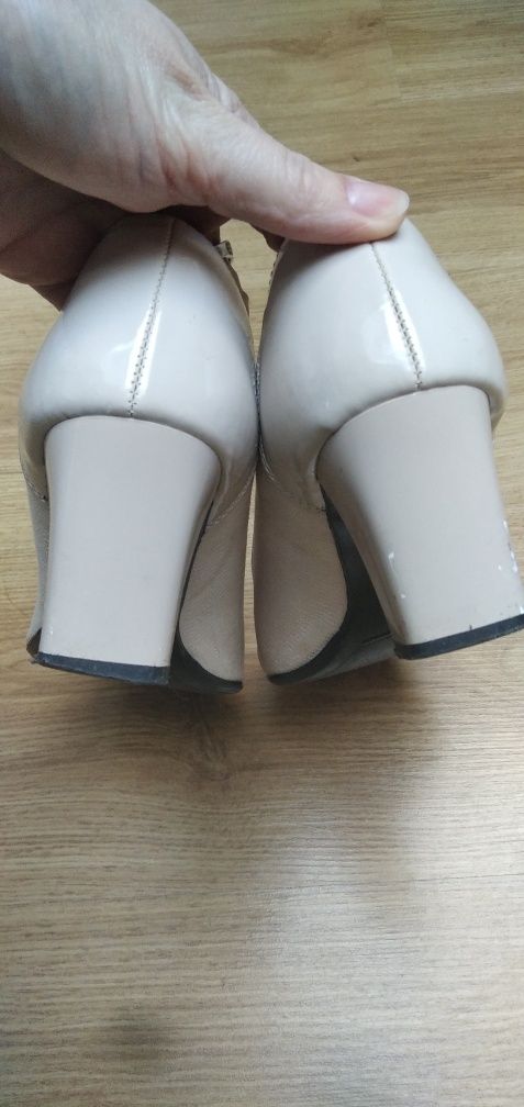 Buty eleganckie 40 połysk, obcas