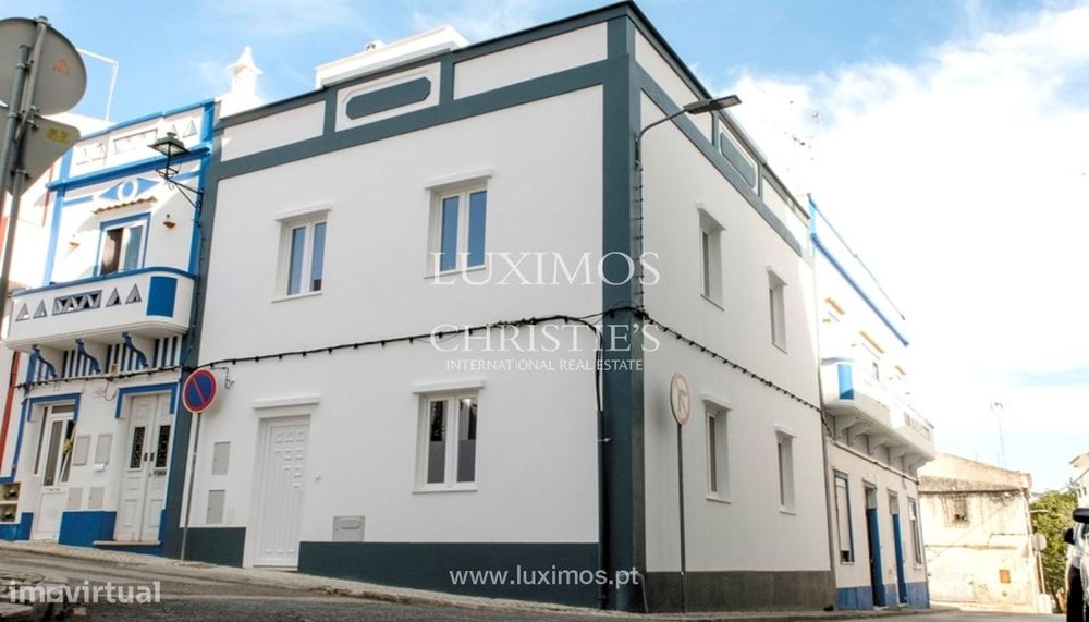 Moradia V3 renovada com terraço para venda em Lagoa, Algarve
