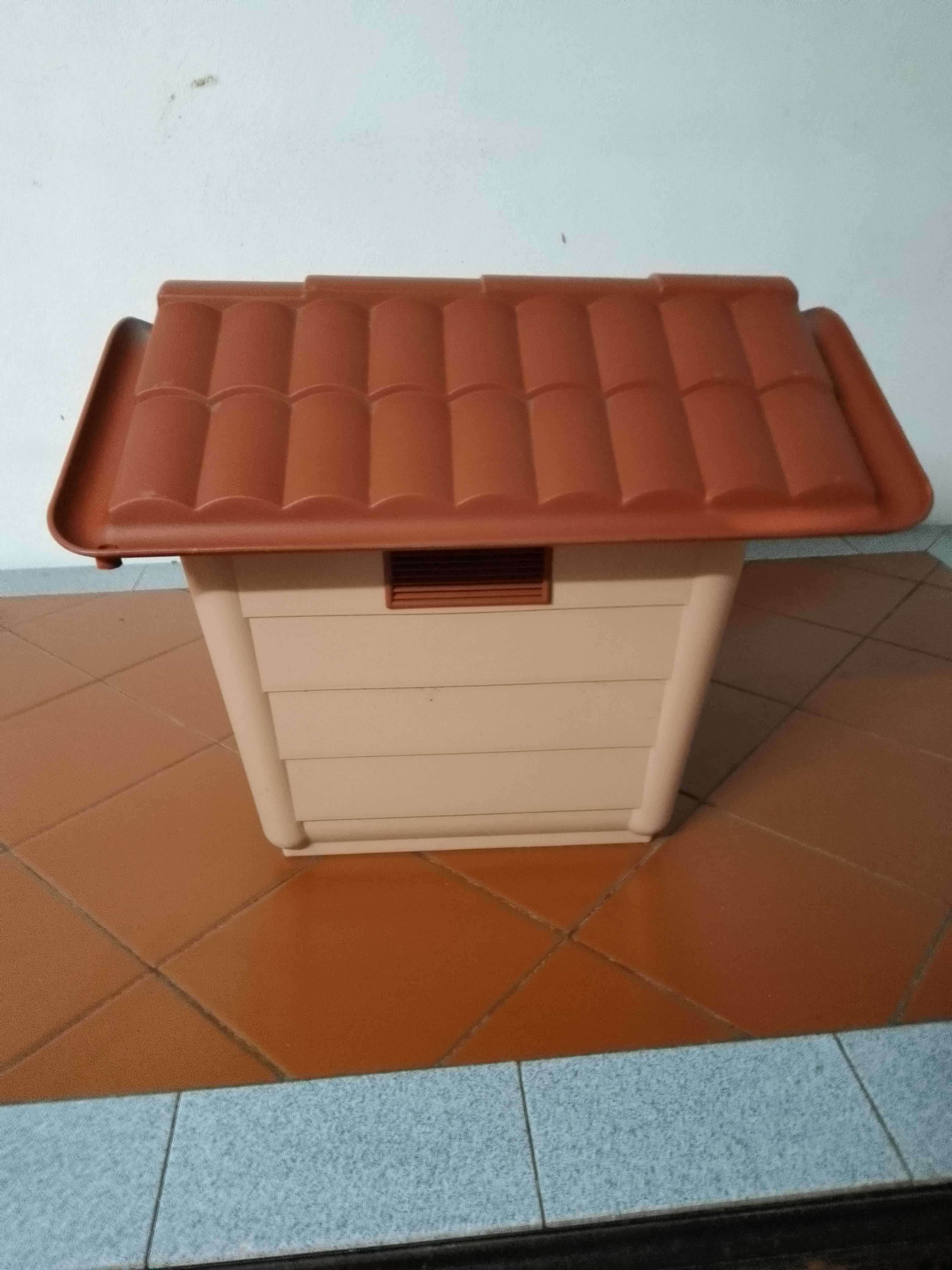 Casinha para cão nova. Em material acrílico, Comprada em Pet Shop