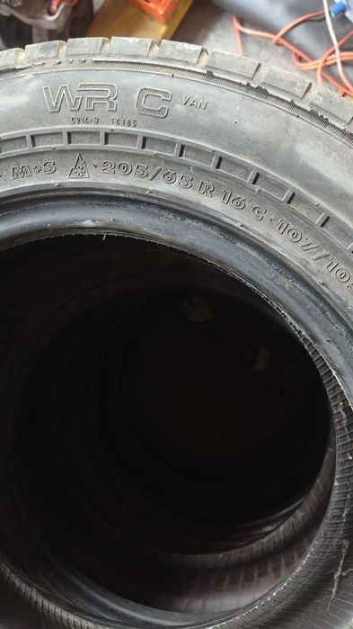 Opony zimowe do busa, 6-7 mm. Nokian wrc  205/65/16C - 4 szt