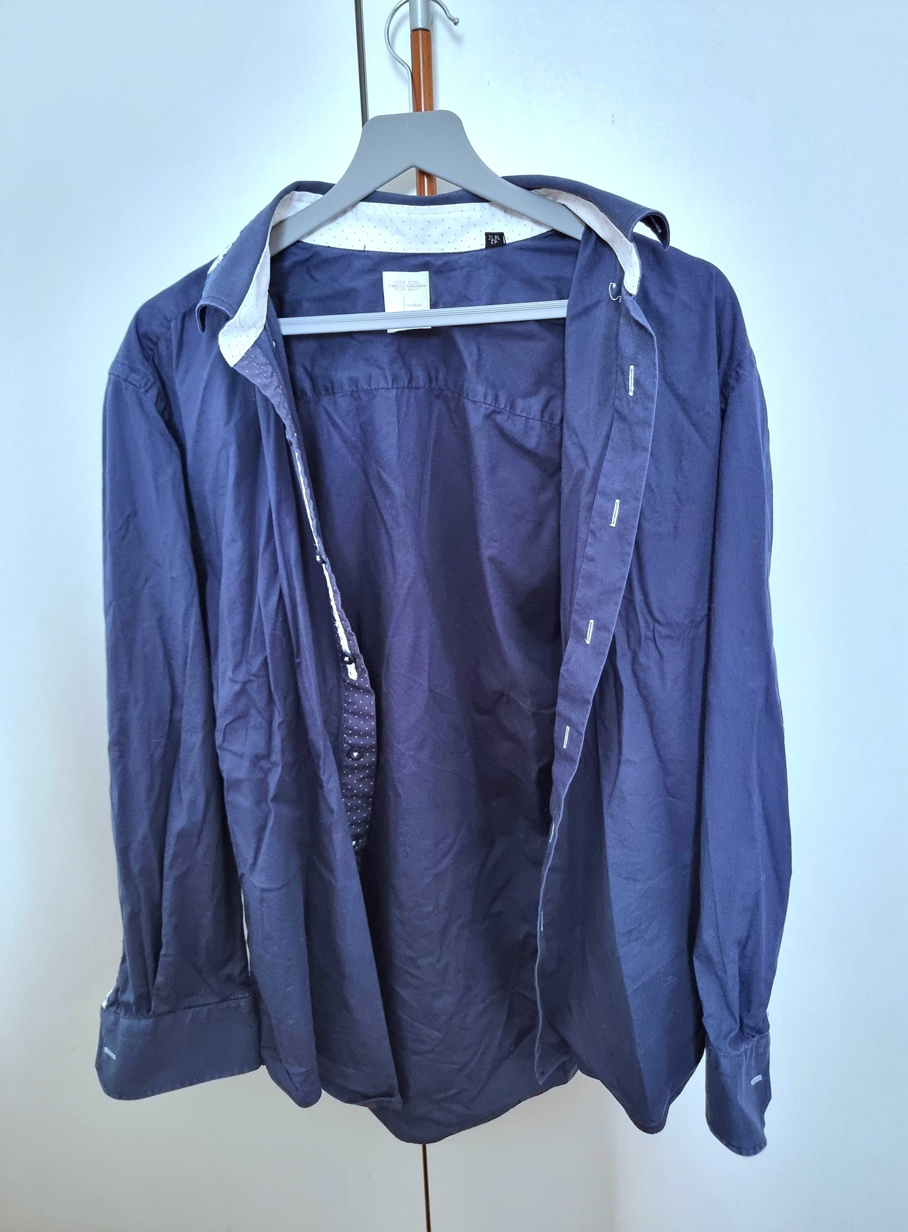 Camisa azul escura com detalhes com padrão Carlos Cordoba, 42 16 1/2