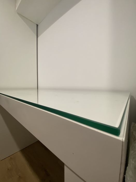 Sercretária MALM ikea + vidro na medida