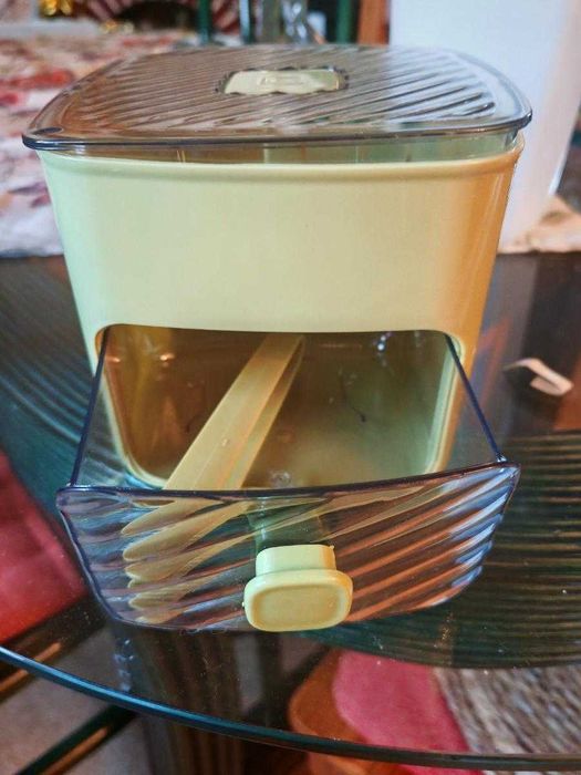 Recipiente para Fazer e Armazenar Gelo | 48 Cubos | Tampa Easy-Press