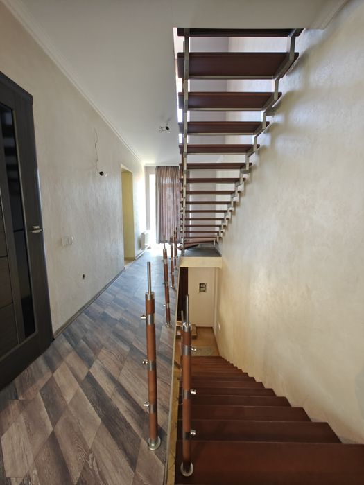 Продаж котеджу. Поряд ТРЦ Подоляни