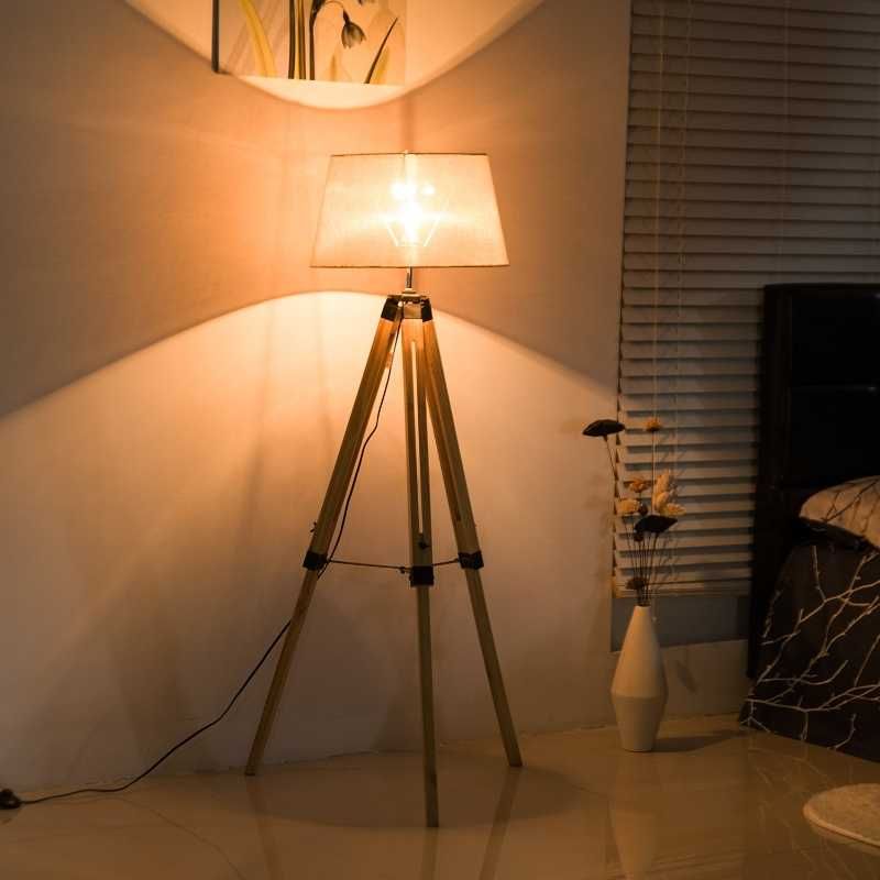 Nowa lampa podłogowa stojąca z regulowanymi nóżkami trójnóg