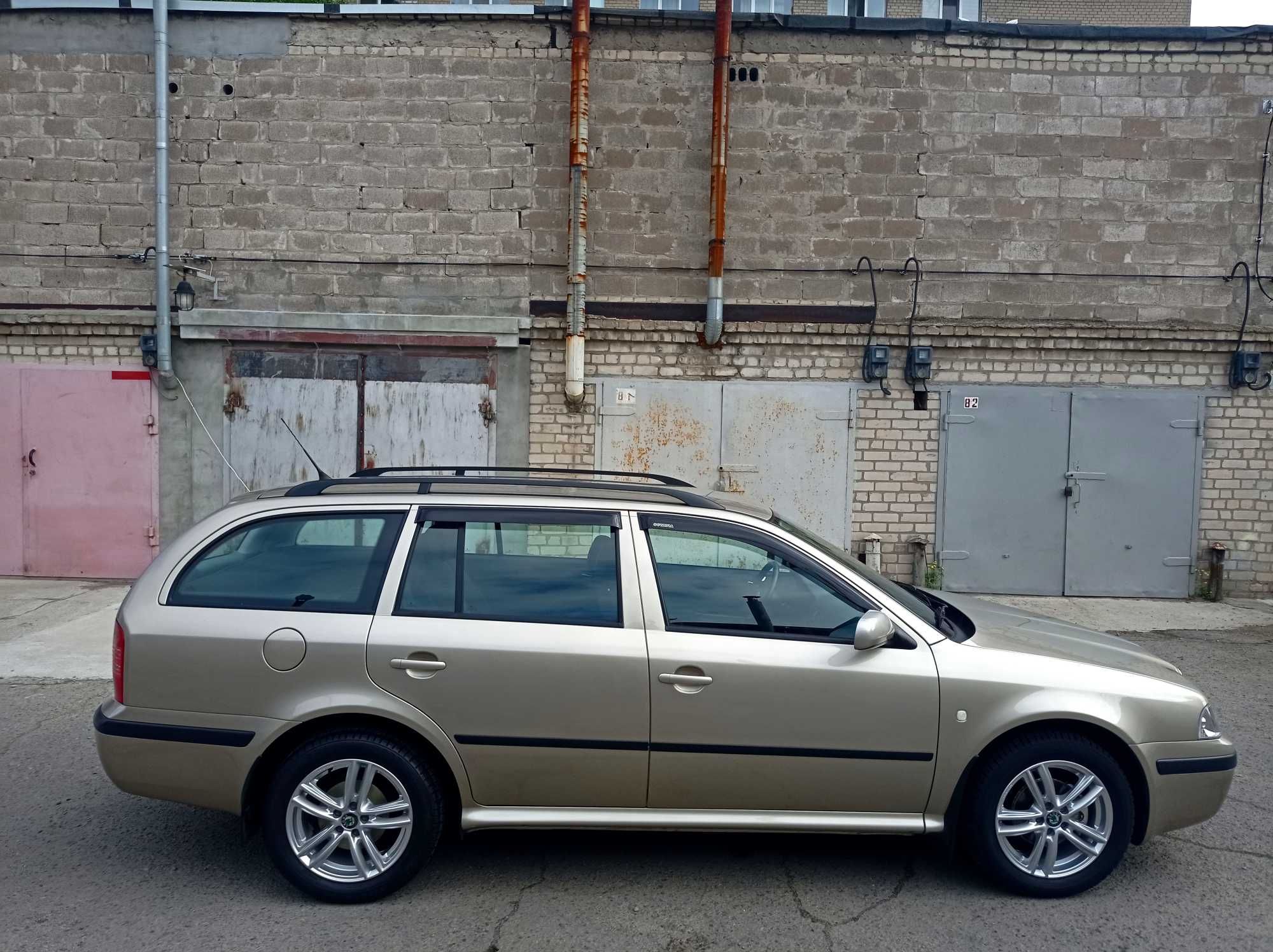 Skoda Octavia 2005 Tour (FL) • 1.6 MPI MT (102 к.с.) • Ambiente