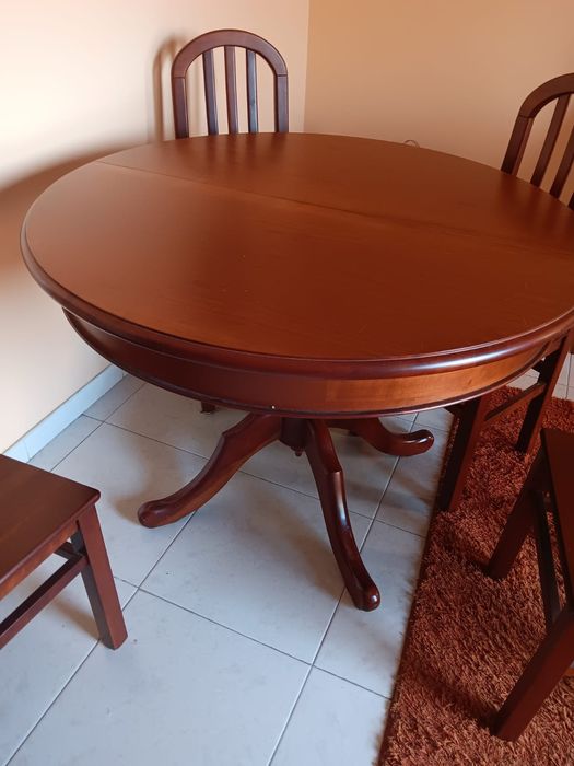Conjunto de mesa e cadeiras