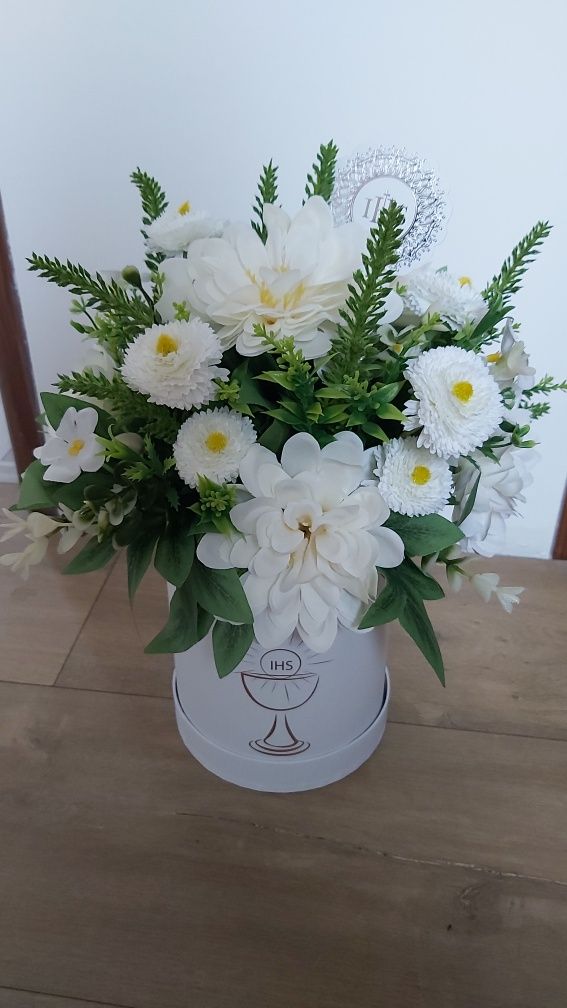 Naturalny flowerbox na komunię prezent pudełko z kwiatami
