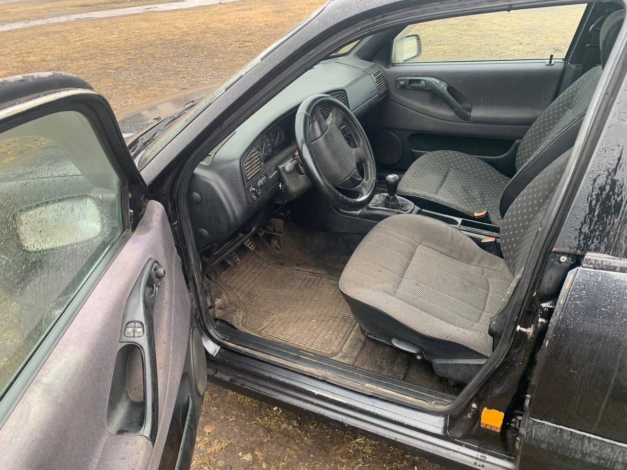 Продам vw passat b4 1.8 газ-бензин на повному ходу