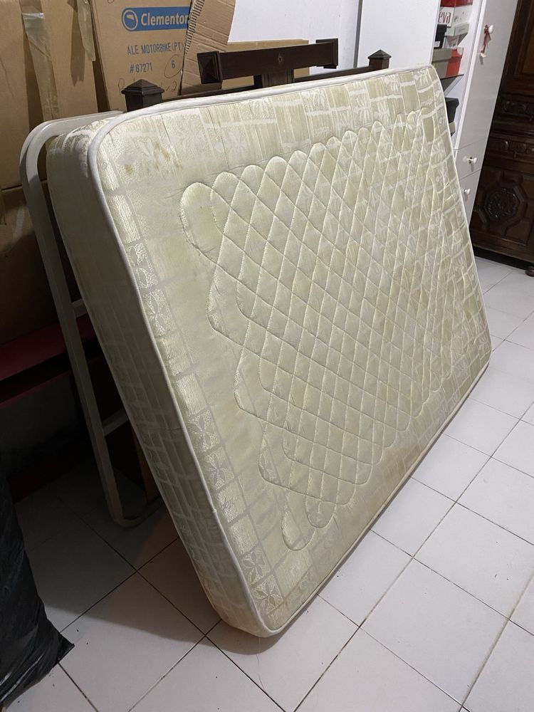 Colchão cama e cabeceira