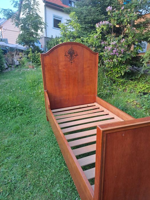 Stare łóżko,wym.110cmx210cm,całe,gotowe do uzytku,stan dobry
