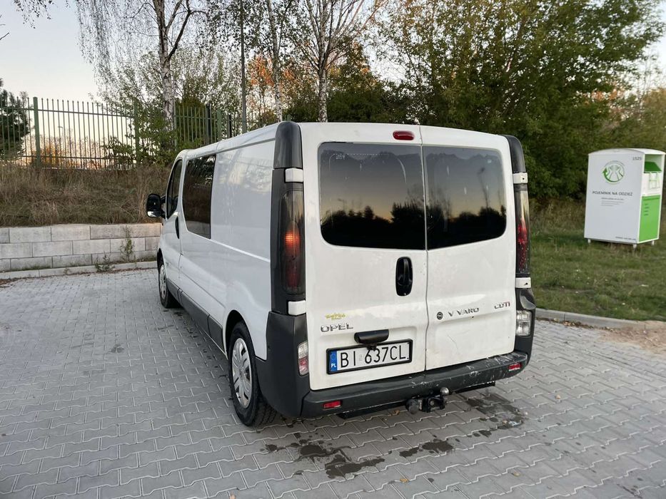 Opel Vivaro long 6 osób 1.9 cdti cena brutto